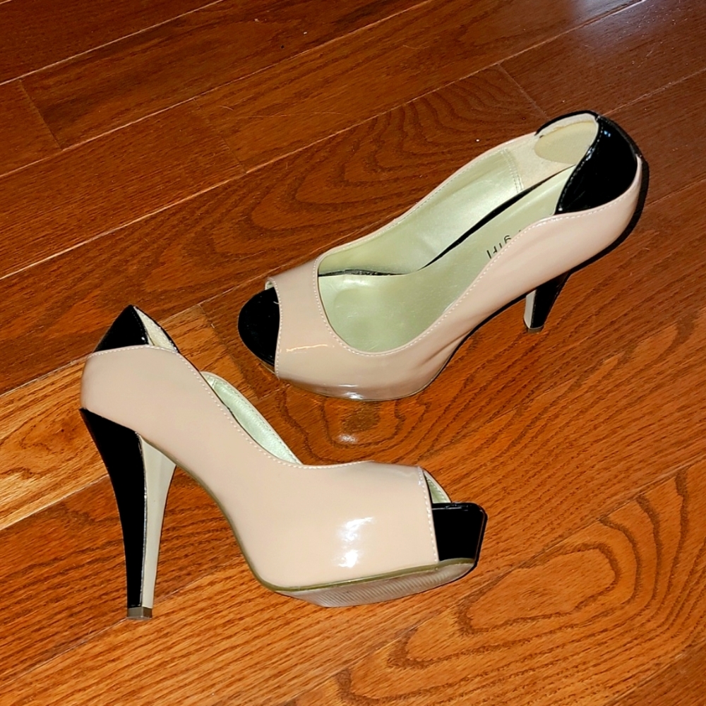 🦩Madden Girl Patent Leather Peeptoe Platform Heels, Size 8M